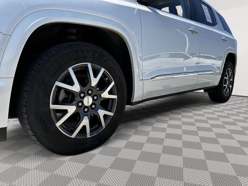 White Frost Tricoat 2018 GMC Acadia Denali