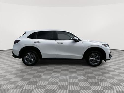 Platinum White Pearl 2026 Honda HR-V LX