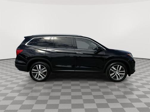 Crystal Black Pearl 2017 Honda Pilot Touring
