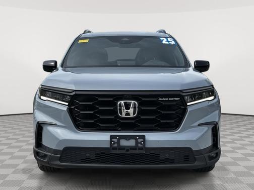 Sonic Gray Pearl 2025 Honda Pilot Black Edition