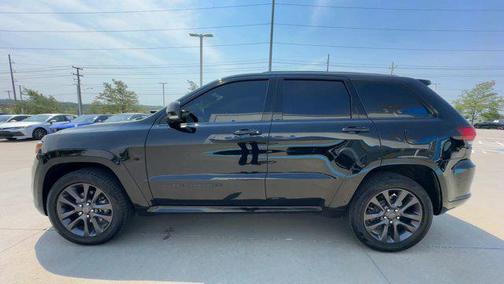 Diamond Black Crystal Pearlcoat 2018 Jeep Grand Cherokee High Altitude