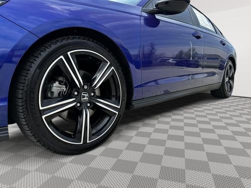 Still Night Pearl 2024 Honda Accord Hybrid Sport