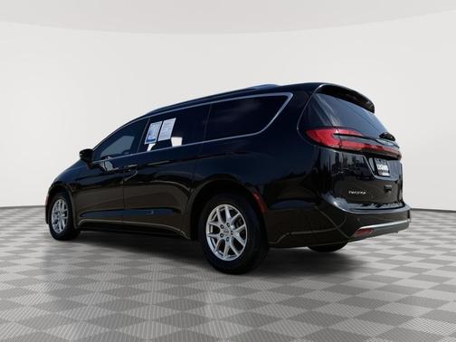 Brilliant Black Crystal Pearlcoat 2021 Chrysler Pacifica Touring L