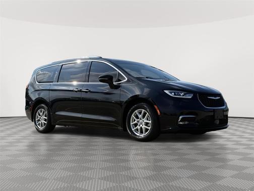 Brilliant Black Crystal Pearlcoat 2021 Chrysler Pacifica Touring L