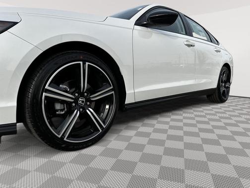 Platinum White Pearl 2026 Honda Accord SE