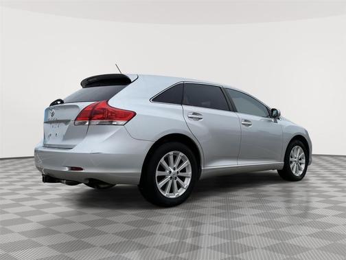 Classic Silver Metallic 2011 Toyota Venza Base