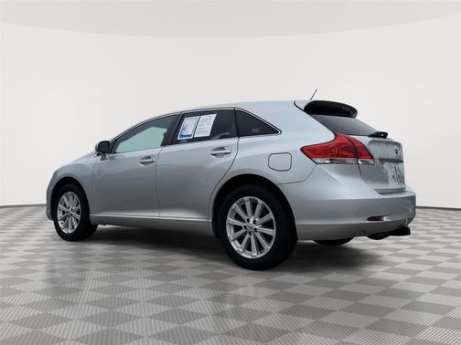 Classic Silver Metallic 2011 Toyota Venza Base
