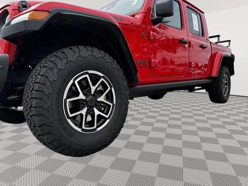 Firecracker Red Clearcoat 2022 Jeep Gladiator Rubicon