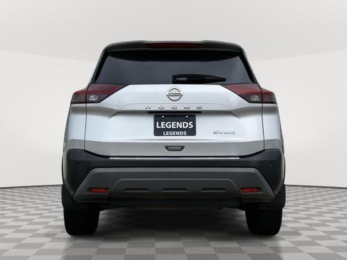 Brilliant Silver Metallic 2021 Nissan Rogue SV