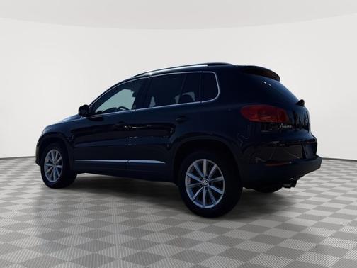 Deep Black Pearl 2017 Volkswagen Tiguan 2.0T Wolfsburg Edition