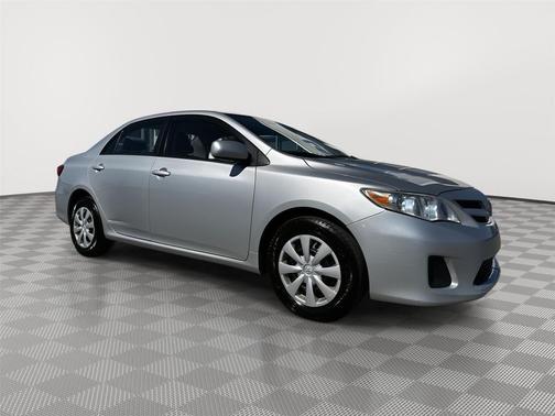 Classic Silver Metallic 2011 Toyota Corolla LE