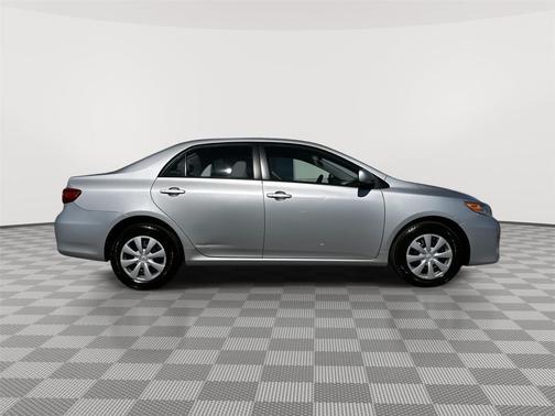 Classic Silver Metallic 2011 Toyota Corolla LE