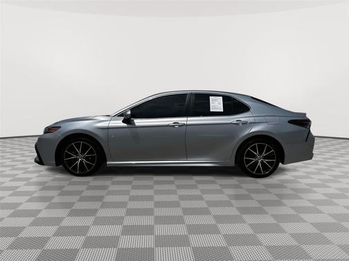 Celestial Silver Metallic 2023 Toyota Camry SE