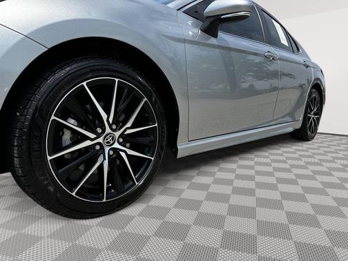 Celestial Silver Metallic 2023 Toyota Camry SE