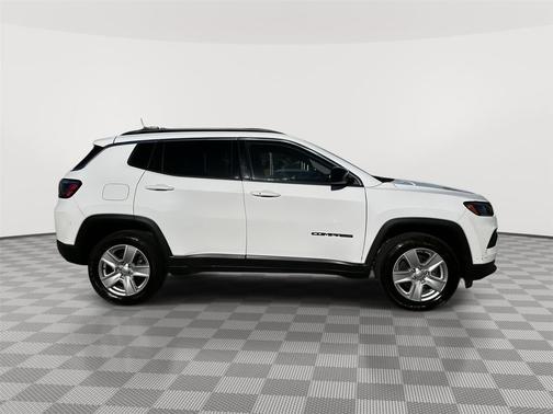 Bright White Clearcoat 2022 Jeep Compass Latitude