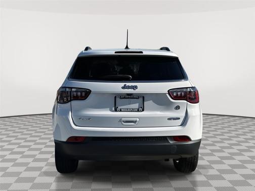 Bright White Clearcoat 2022 Jeep Compass Latitude