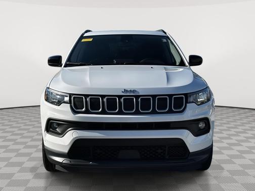 Bright White Clearcoat 2022 Jeep Compass Latitude