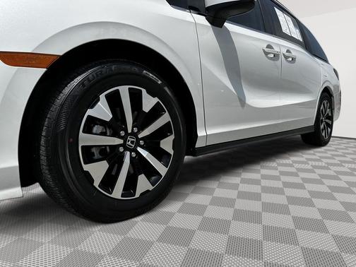 Platinum White Pearl 2026 Honda Odyssey EX-L