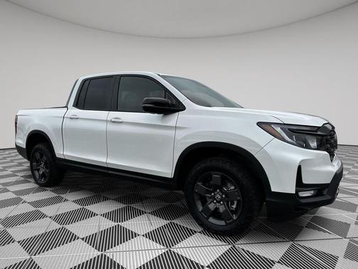 Platinum White Pearl 2026 Honda Ridgeline Sport Truck