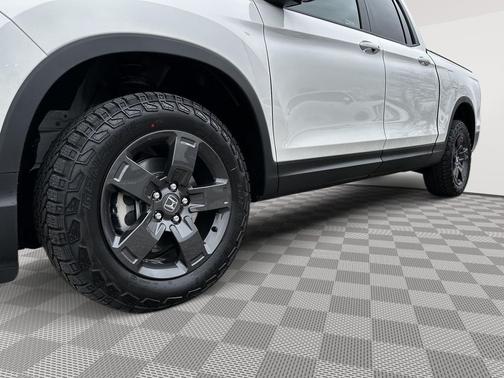 Platinum White Pearl 2026 Honda Ridgeline TrailSport