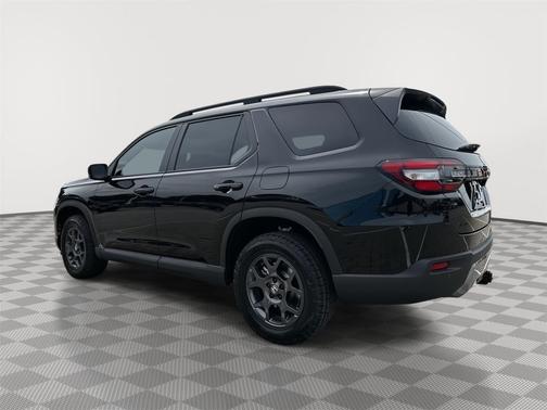 Crystal Black Pearl 2026 Honda Pilot TrailSport
