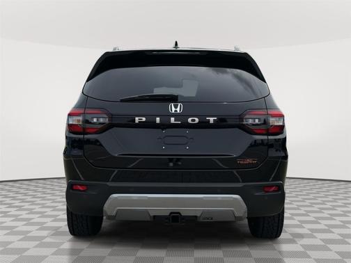 Crystal Black Pearl 2026 Honda Pilot TrailSport