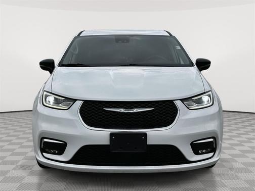 Bright White Clearcoat 2024 Chrysler Pacifica Touring L