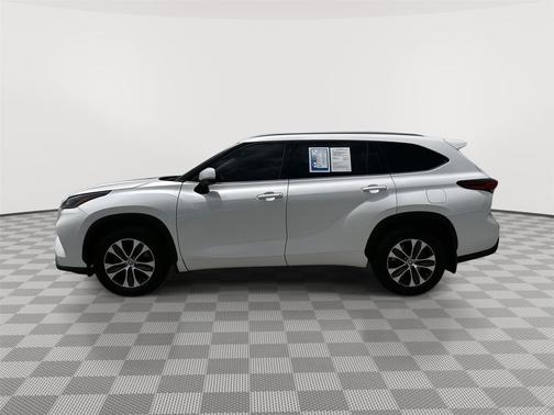 Blizzard Pearl 2021 Toyota Highlander XLE