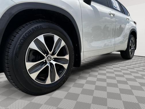 Blizzard Pearl 2021 Toyota Highlander XLE