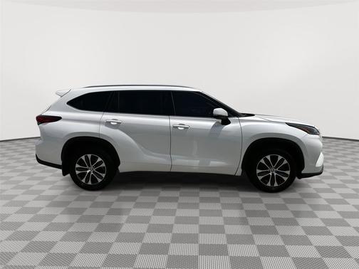 Blizzard Pearl 2021 Toyota Highlander XLE