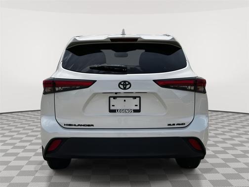 Blizzard Pearl 2021 Toyota Highlander XLE