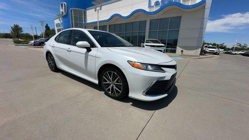 2024 Toyota Camry Hybrid XLE