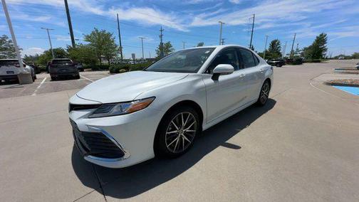2024 Toyota Camry Hybrid XLE
