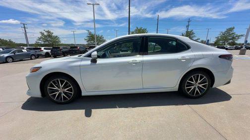 2024 Toyota Camry Hybrid XLE