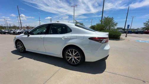 2024 Toyota Camry Hybrid XLE