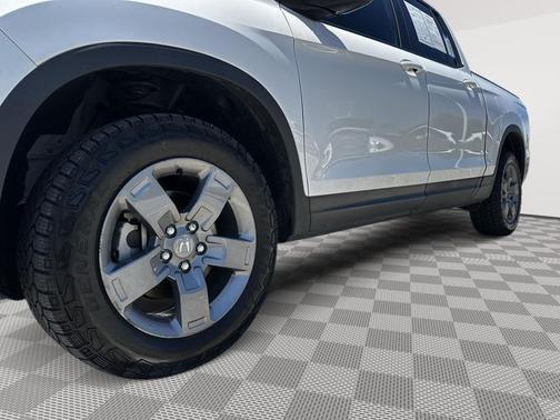 Platinum White Pearl 2025 Honda Ridgeline TrailSport