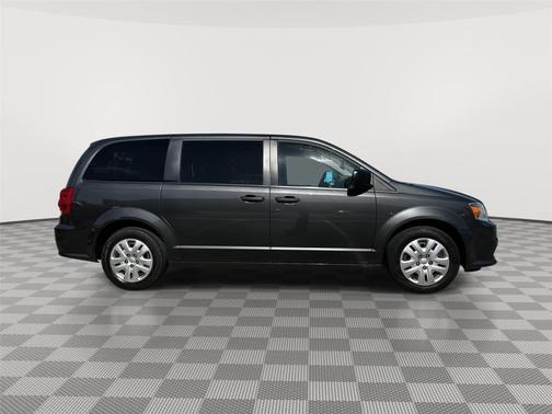 Granite Pearlcoat 2019 Dodge Grand Caravan SE