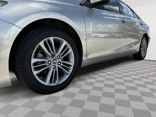 Creme Brulee Mica 2016 Toyota Camry SE