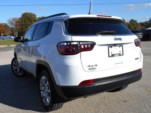 2024 Jeep Compass Latitude Lux FWD