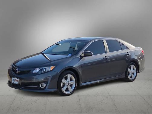 Magnetic Gray Metallic 2013 Toyota Camry SE