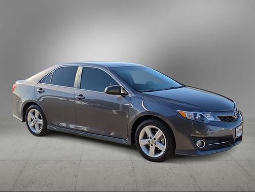 Magnetic Gray Metallic 2013 Toyota Camry SE