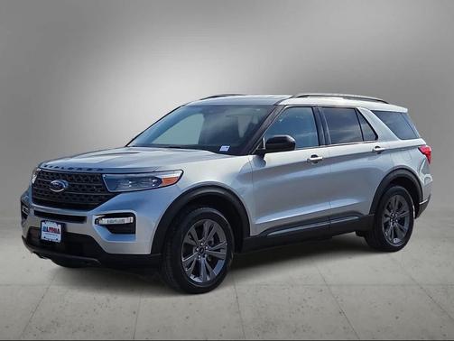 ICONIC SILVER METALLIC 2023 Ford Explorer XLT