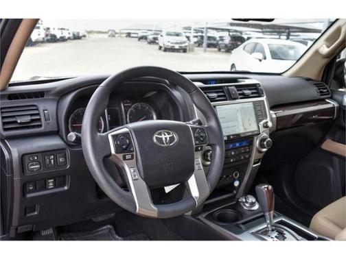Photo 2 of 25 of 2021 Toyota 4Runner Limited 4WD