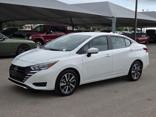 Aspen White Tricoat 2025 Nissan Versa 1.6 SV