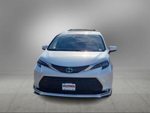 2024 Toyota Sienna XLE 8 Passenger