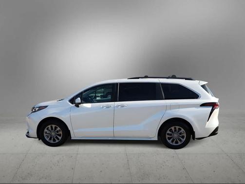 2024 Toyota Sienna XLE 8 Passenger
