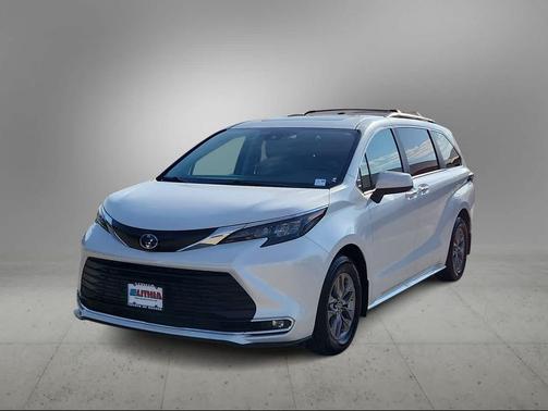 2024 Toyota Sienna XLE 8 Passenger