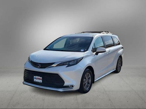 2024 Toyota Sienna XLE 8 Passenger