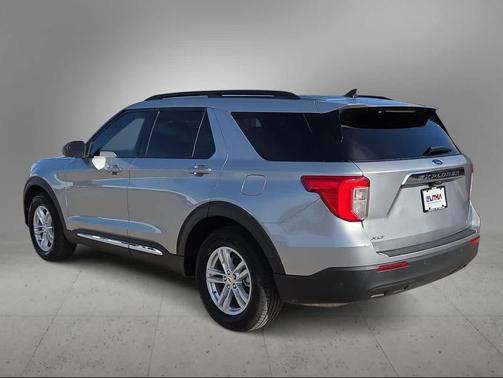 ICONIC SILVER METALLIC 2023 Ford Explorer XLT