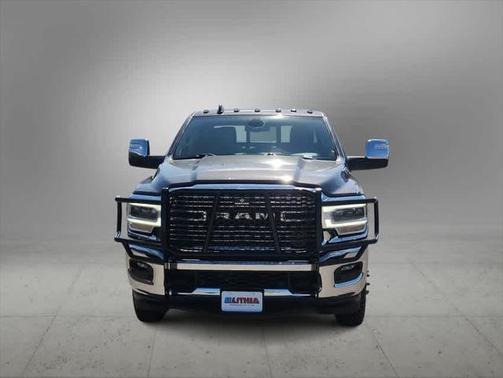2024 RAM 3500 Laramie Crew Cab 4x4 8' Box